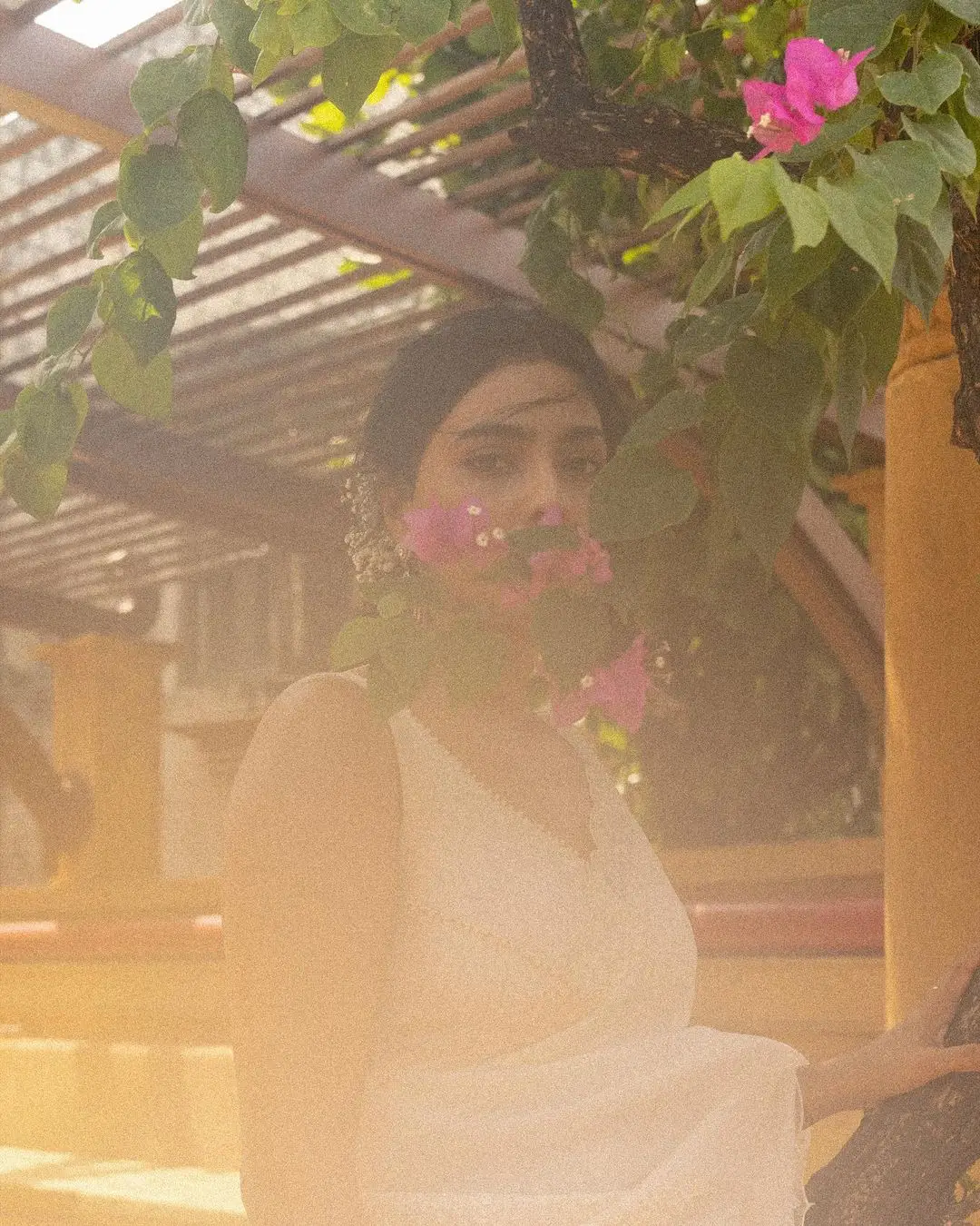 Aishwarya Lekshmi in White Color Saree Sleeveless Blouse